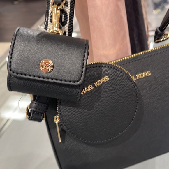 MICHAEL KORS
Jet Set Saffiano Leather Crossbody Bag with Case for Airpods Pro® - Picture 13 of 16